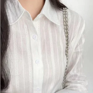 Spring and autumn design sense niche loose striped white shirt, fashionable and simple temperament commuter women's casual top